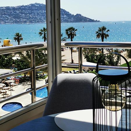 Spacieux Appartement Rose Front Mer Et Piscine Roses Bagian luar foto
