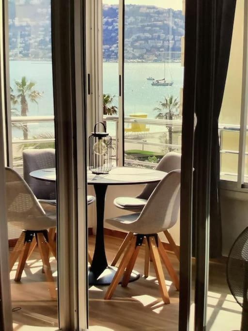 Spacieux Appartement Rose Front Mer Et Piscine Roses Bagian luar foto