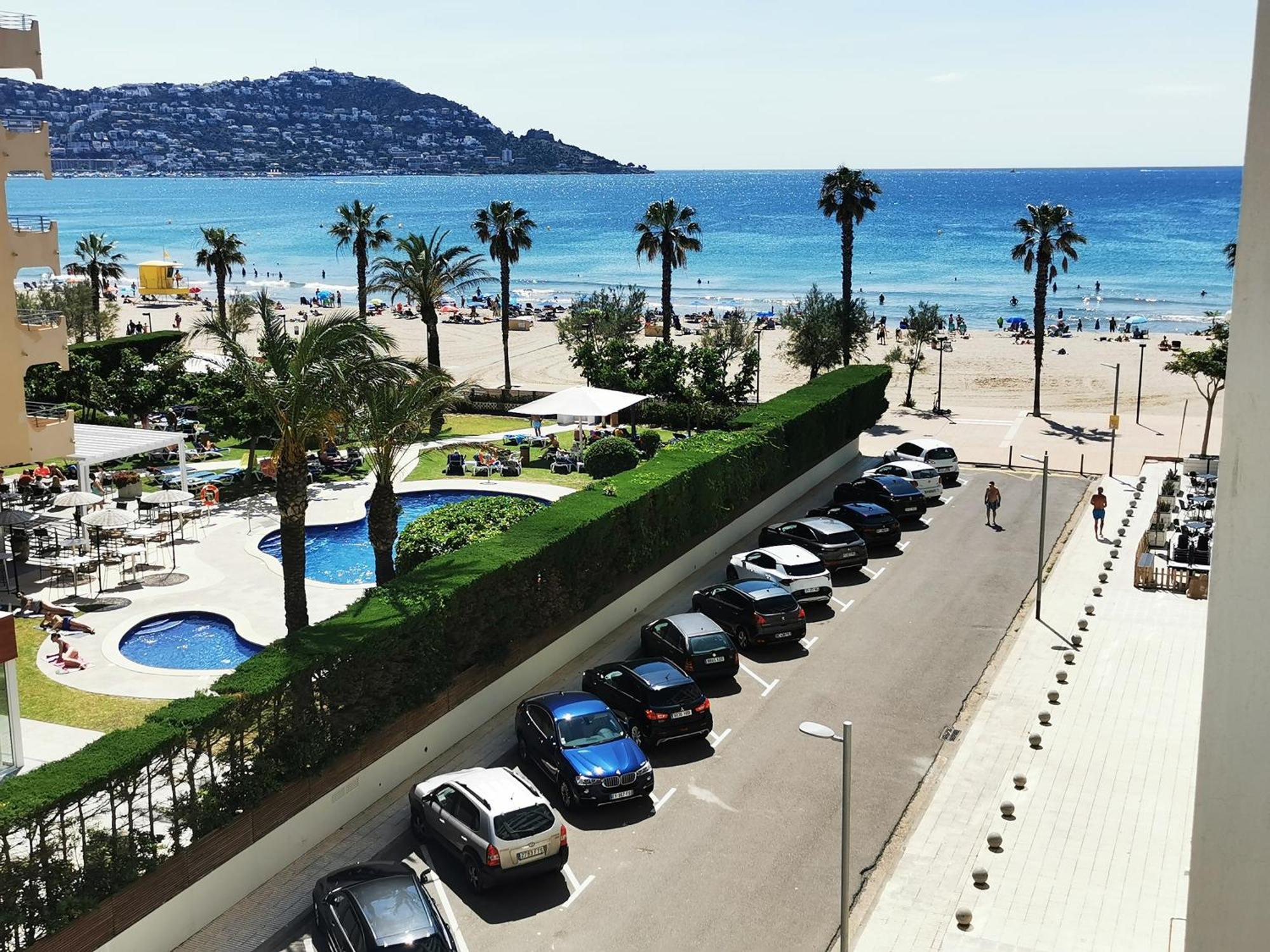 Spacieux Appartement Rose Front Mer Et Piscine Roses Bagian luar foto