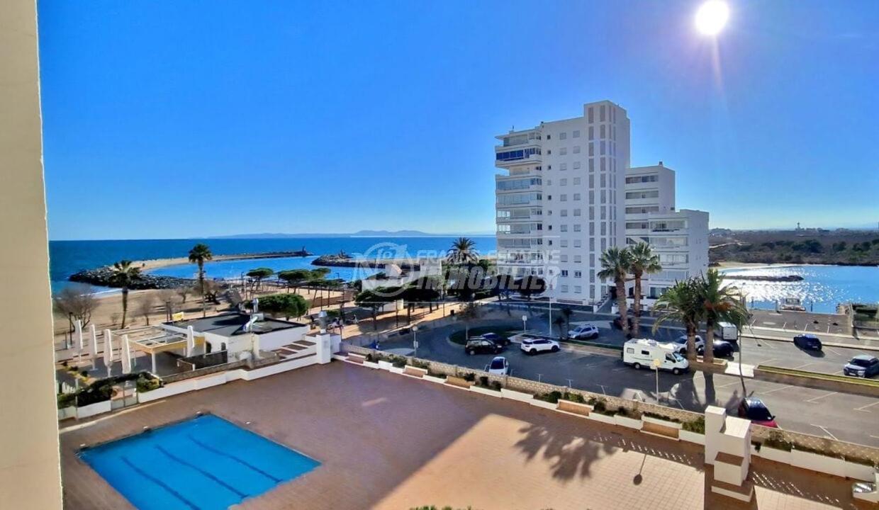 Spacieux Appartement Rose Front Mer Et Piscine Roses Bagian luar foto